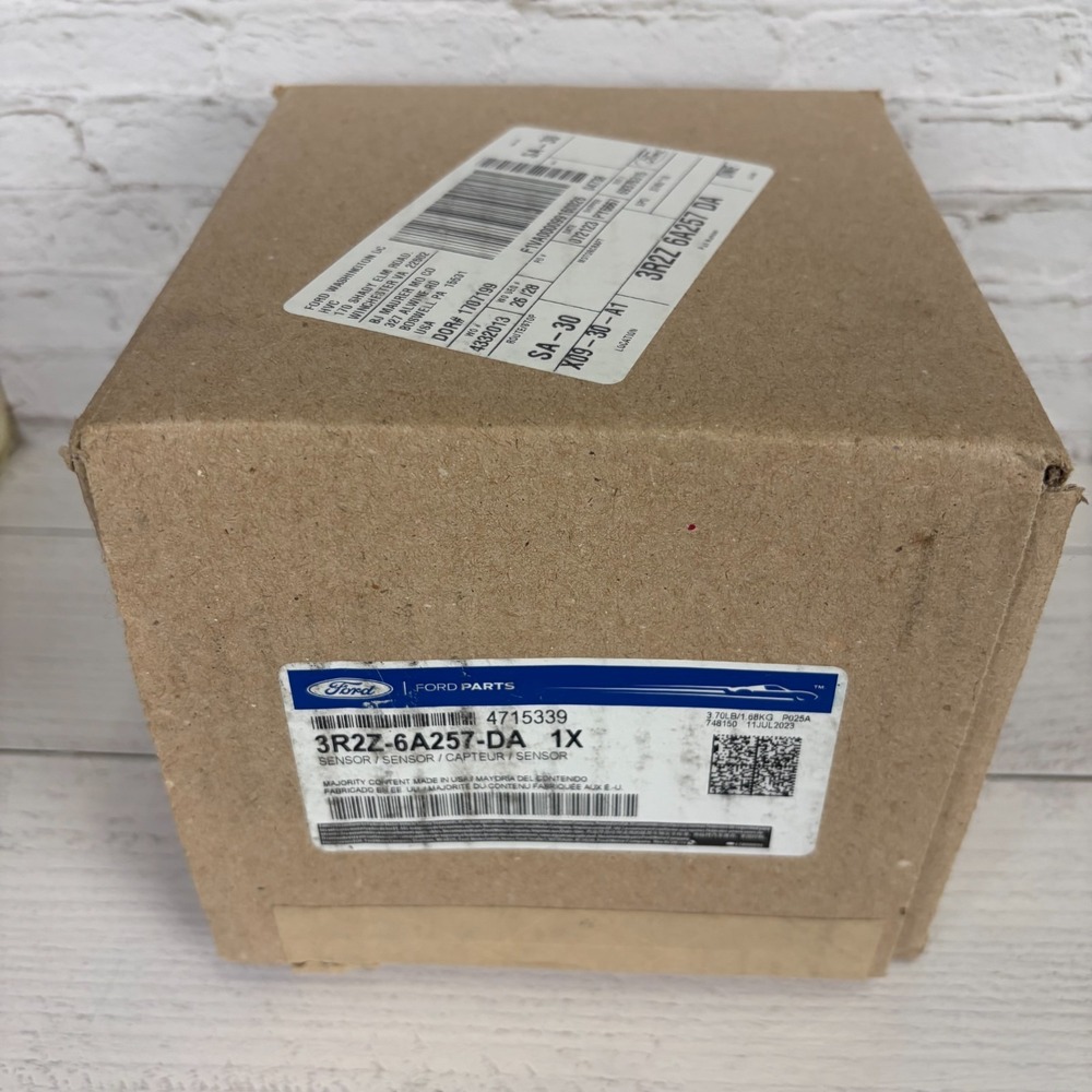 Genuine Ford OEM 3R2Z-6A257-DA Engine Timing Camshaft Sprocket Phaser NEW